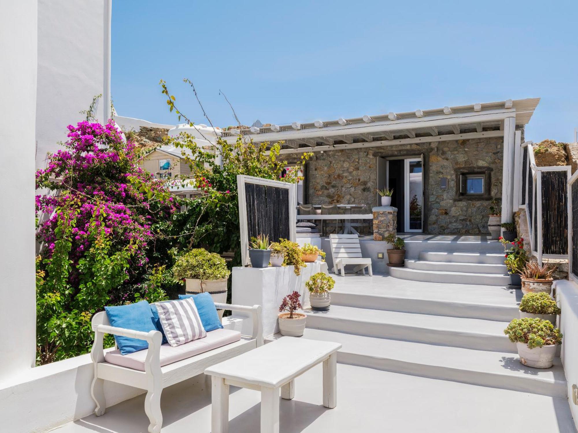 Sundance Suites Mykonos Merchia Beach Exterior photo